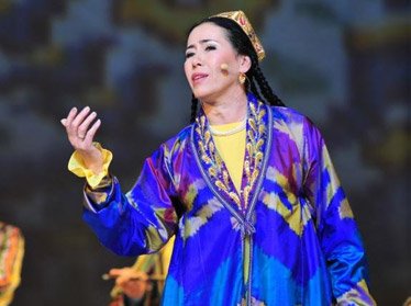 Песня узбекской исполнительницы подняла на ноги англичанина, долгое время прикованного к постели 
