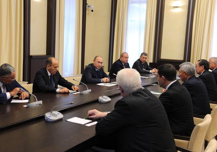 Путин пообщался с представителями спецслужб стран СНГ 