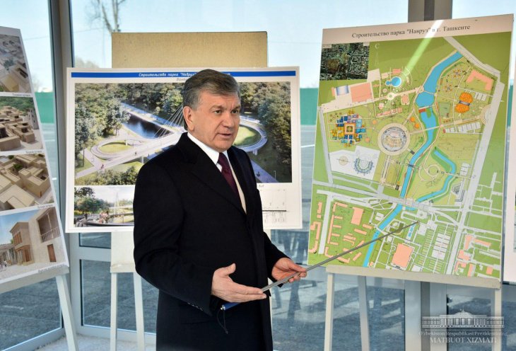 Президент осмотрел строительство уникального парка в Ташкенте 