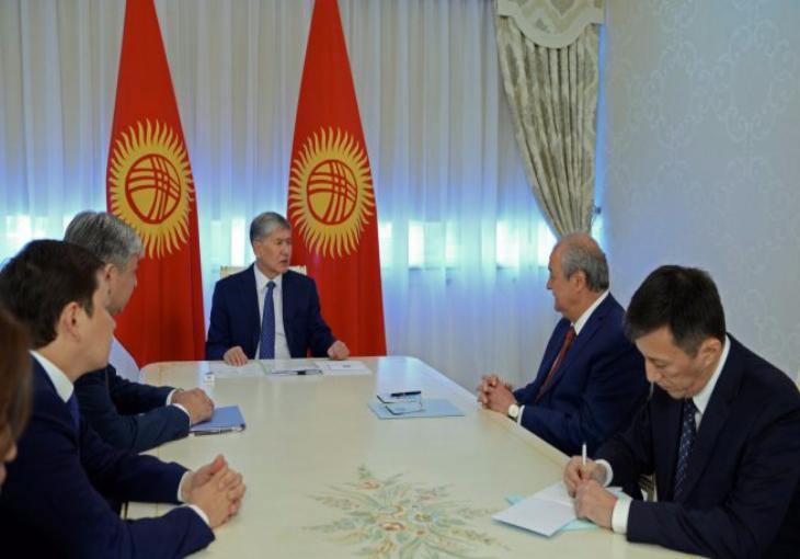 «На позитивной ноте»: Атамбаев и Камилов обсудили вопросы кыргызско-узбекских отношений