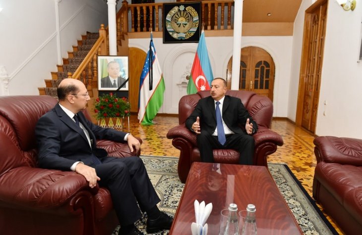 Президент Азербайджана Ильхам Алиев побывал в посольстве Узбекистана