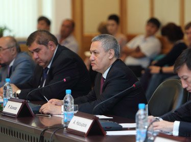 Рустам Азимов: Торгово-экономическое сотрудничество позволит Узбекистану и Таджикистану развязать узлы в отношениях 