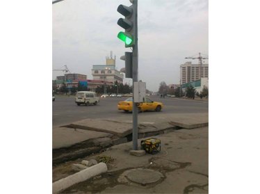 Фото дня: В Узбекистане появились светофоры, работающие на генераторах 