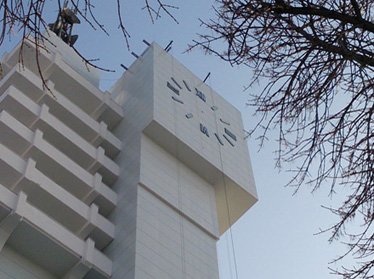 В Ташкенте начали установку новых башенных часов (фото)