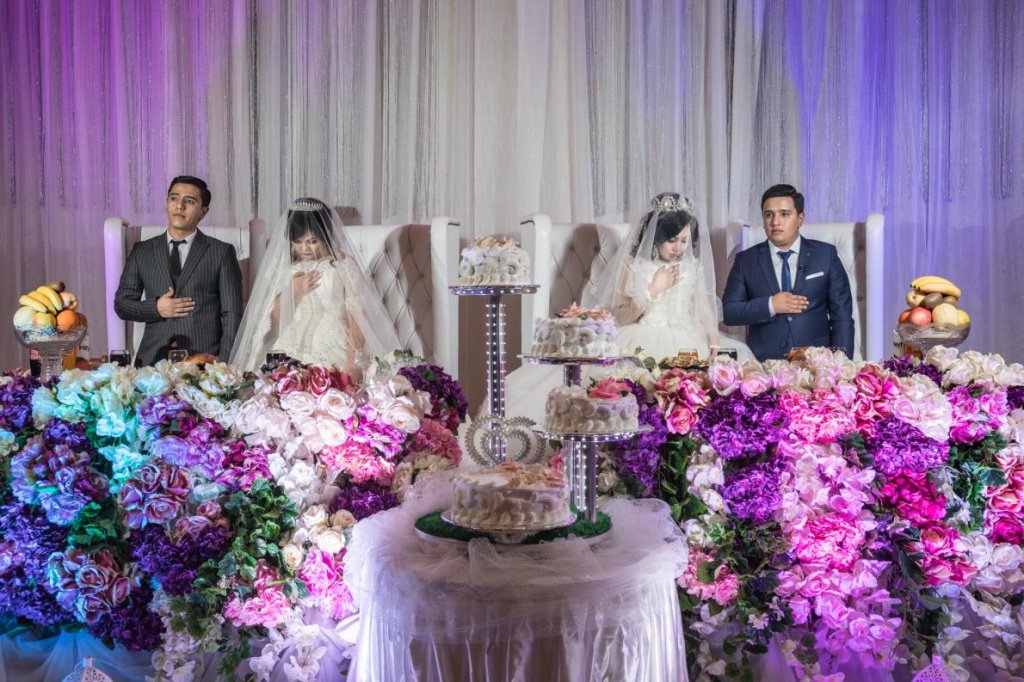 33-best-new-silk-road-registan-wedding-flowers-bride-groom-palace-tashkent-uzbekistan-celebration-cake.adapt.1190.1.jpg