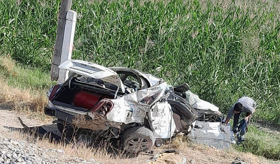 В Намангане поезд снес легковой автомобиль. Никто не выжил