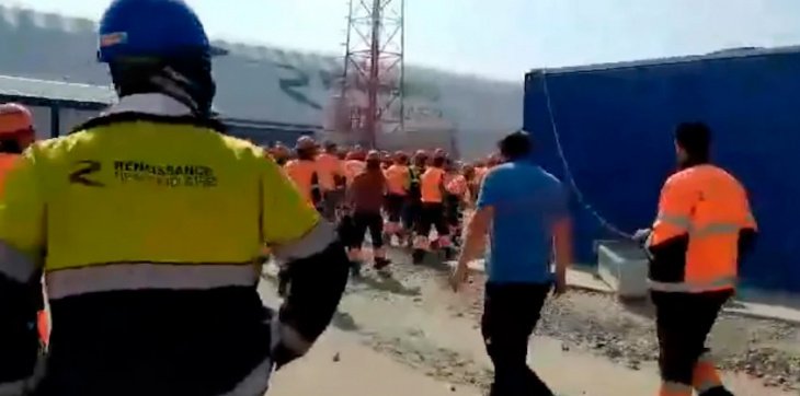 Узбекские мигранты устроили погром на строительной площадке газоперерабатывающего завода в России. Видео 