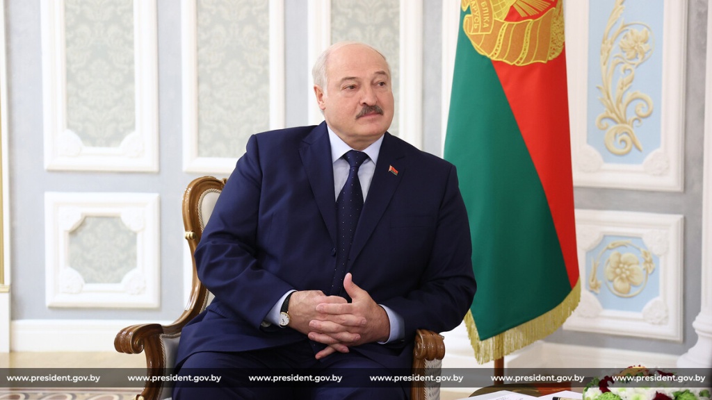 Постарайтесь как можно дольше сберечь своего президента, ему надо время, чтобы развернуться – Лукашенко о Мирзиёеве 
