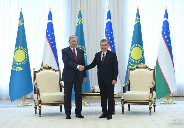 Президенты Узбекистана и Казахстана провели встречу в узком формате. Фото