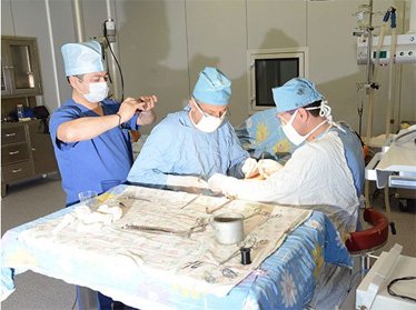 В Узбекистане провели первую операцию по удалению рака гортани с установкой протеза