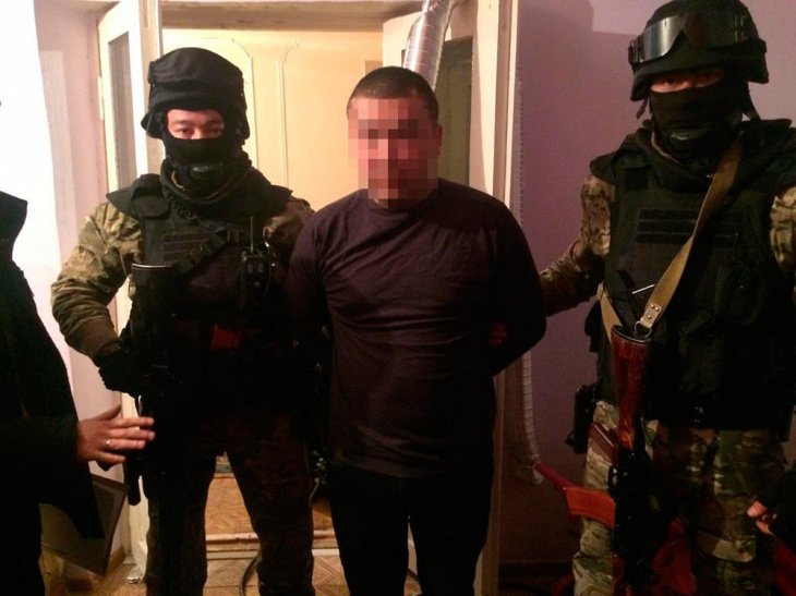 В Казахстане арестованы "Сарыагашские", которые вымогали у водителей деньги за проезд в Узбекистан