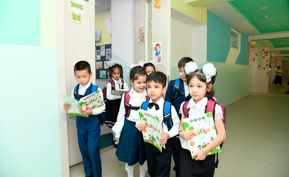 В Узбекистане подготовлены новые учебники и методики преподавания для 1 и 2 классов. Их проверят финские специалисты 