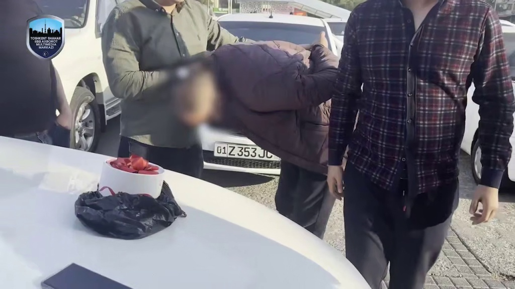 "Конфеты с сюрпризом". В Ташкенте задержали наркодилера с необычной коробкой из-под Raffaello. Видео.