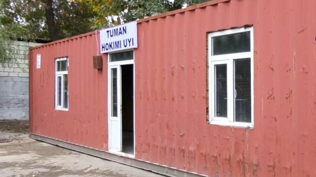 Практика переселения чиновников в контейнеры вернулась в Узбекистан. Новое жилье примерил хоким Нарына