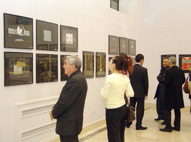 Министр иностранных дел Японии наградил узбекский музей 