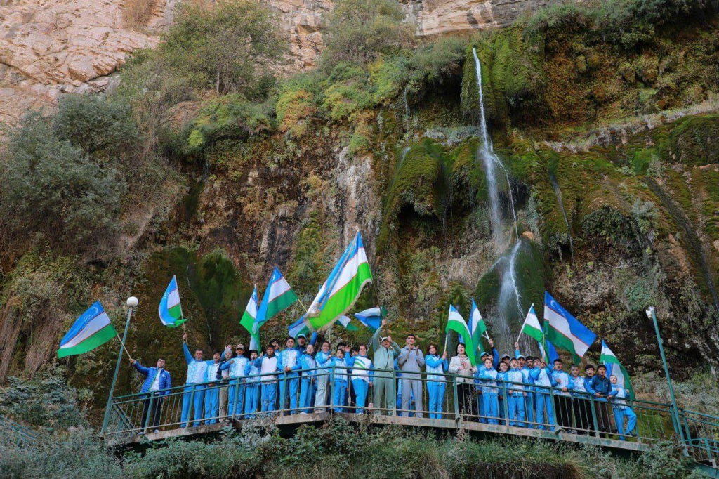 В Узбекистане стартовала 10-дневная эстафета в честь Дня государственного флага