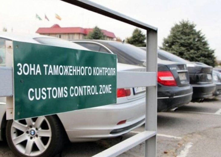 В Узбекистане планируют снизить таможенные пошлины на ввозимые иномарки. Инициатором выступил "Узавтосаноат"