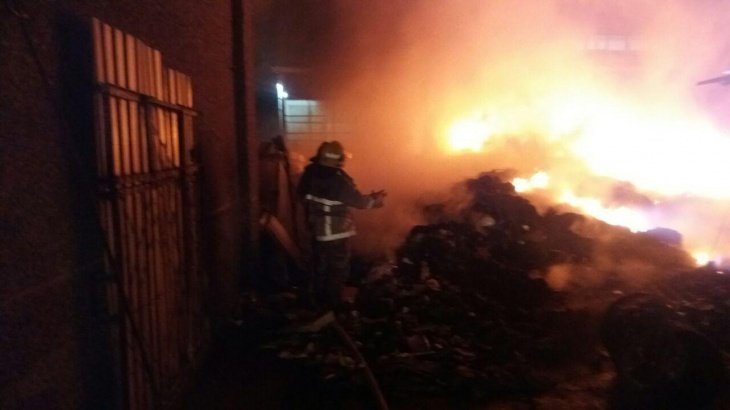 На территории рынка "Янгиобод" ночью произошел пожар 
