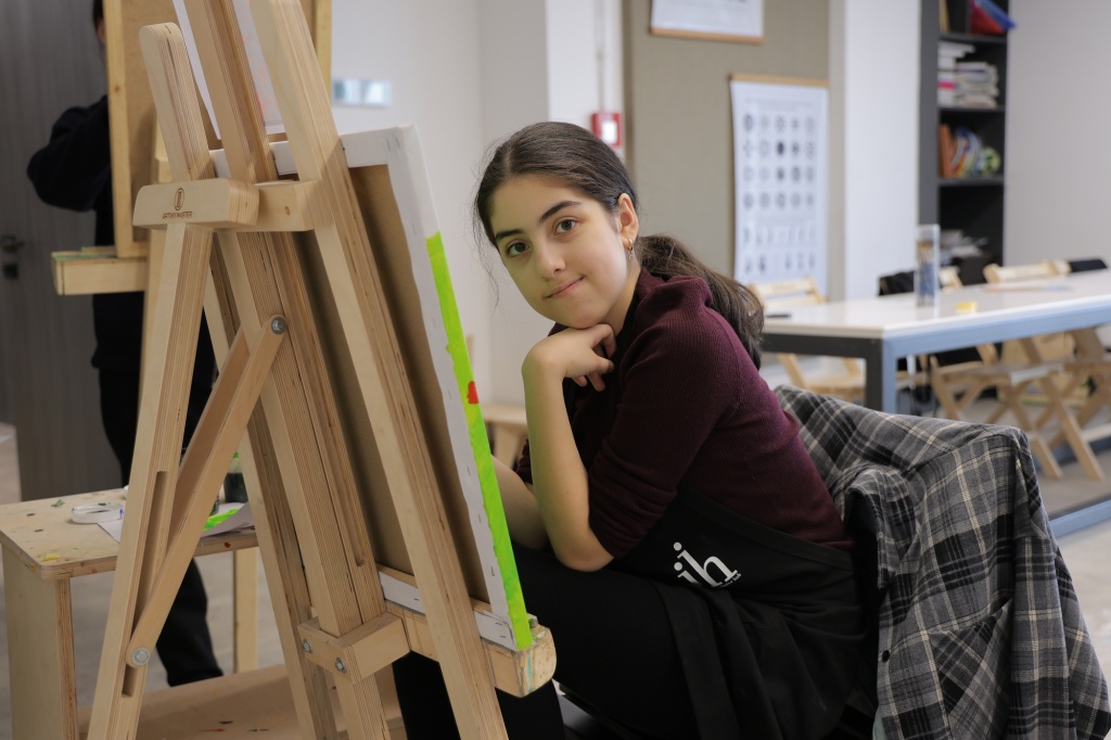 В Ташкенте открылась первая персональная выставка художницы с уникальным восприятием мира 