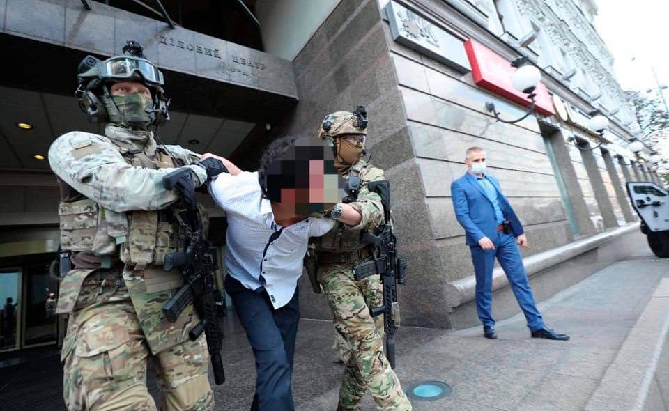 Гражданина Узбекистана, угрожавшего взорвать отделение банка в Киеве, отправили в психиатрическую клинику 