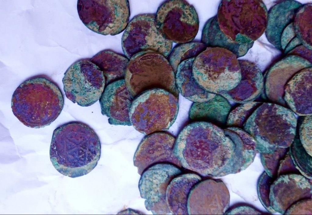 В Сурхандарье обнаружен клад монет эпохи Темуридов. Фото 