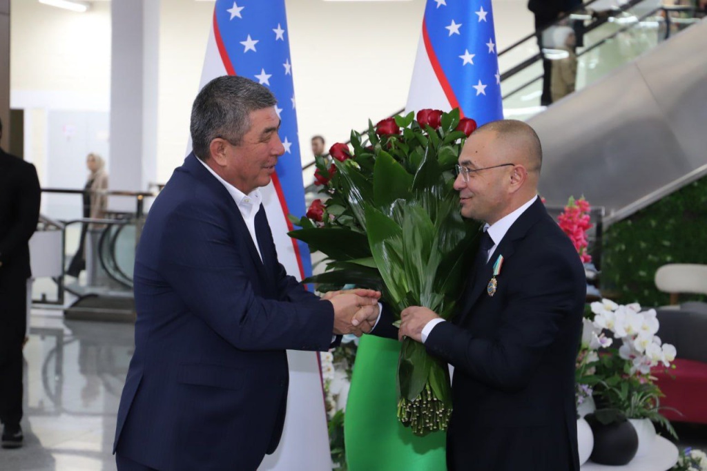 Президент наградил джизакского предпринимателя орденом "Дустлик"