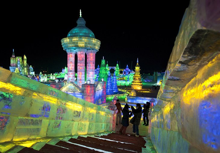 "Зимний Диснейленд": в китайском Харбине открылся фестиваль льда и снега