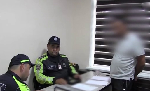 В Ташкенте водителей задержали при попытке дать взятку инспекторам ДПС. Видео