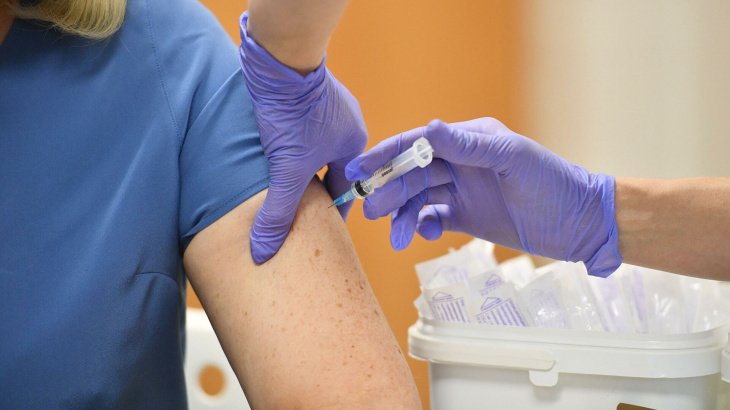 Эффект от вакцины против гриппа сохраняется в течение года, иммунитет начинает работать уже через 15 дней – эксперт 