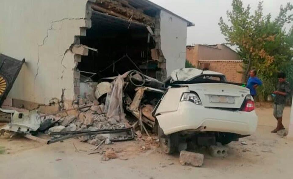 В Кашкадарье автомобиль на скорости влетел в продуктовый магазин. Один человек погиб 