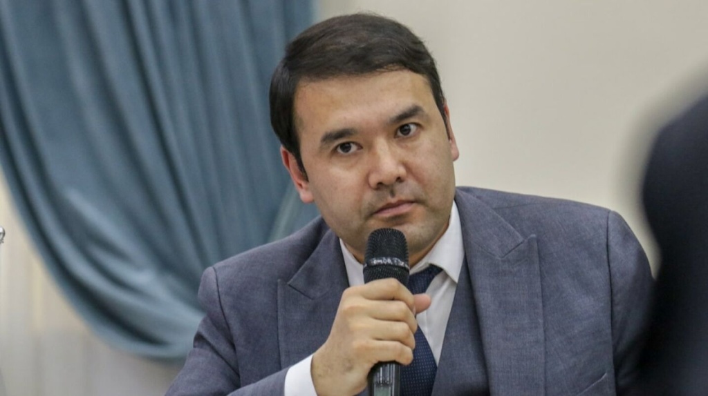 Суд обязал Расула Кушербаева платить алименты на ребенка