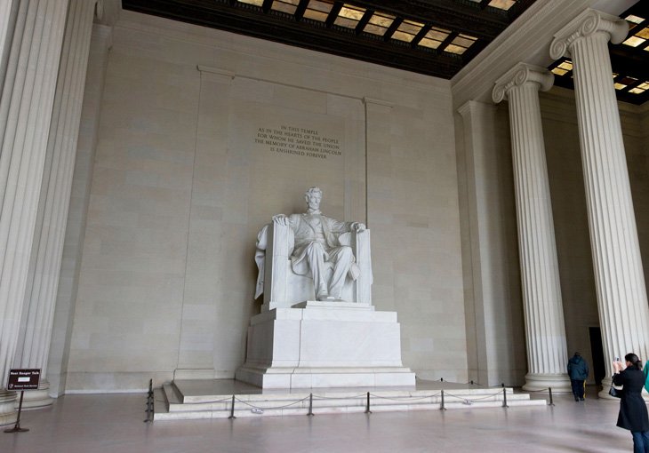 "Здесь был Нурик": в Вашингтоне повредили памятник Линкольну