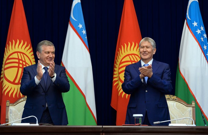 Мирзиёев провел телефонный разговор с бывшим президентом Кыргызстана 