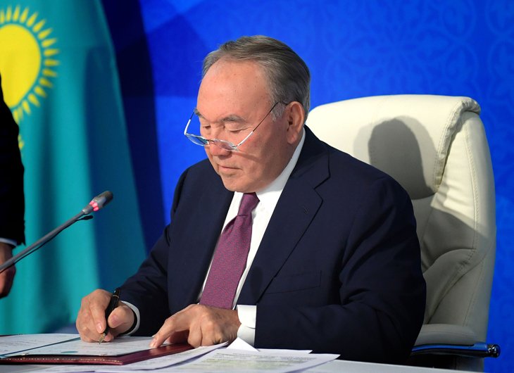 Назарбаев поручил правительству проработать вопрос открытия новой торговой зоны и пункта пропуска с Узбекистаном