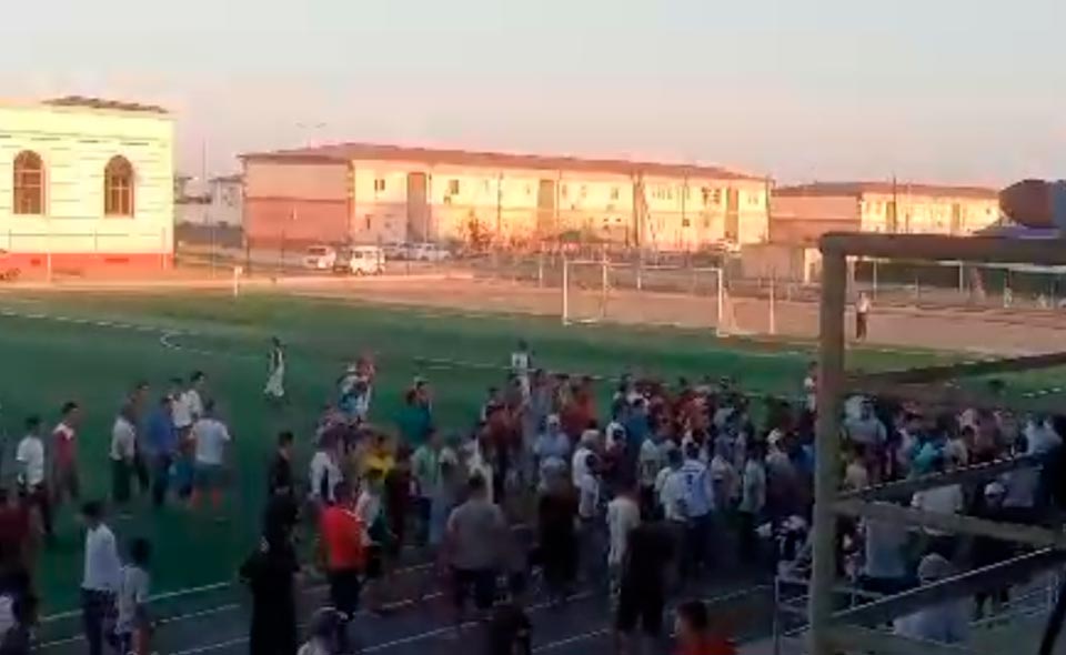 Во время футбольного матча в Каракалпакстане произошла массовая драка. Видео
