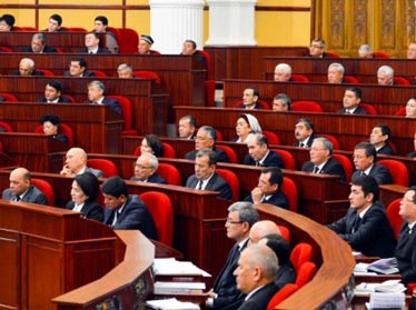 Президент Узбекистана назвал недостатки в работе парламента страны 
