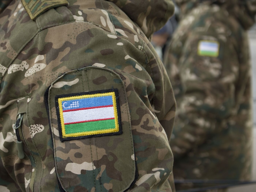 В Узбекистане выпускники военных вузов теперь обязаны отрабатывать пять лет на офицерских должностях