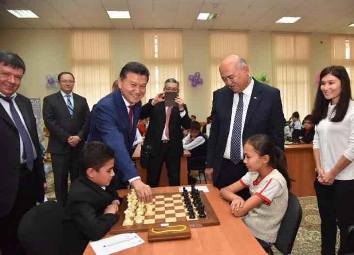 Президент ФИДЕ принял участие в открытии детского шахматного турнира в Ташкенте 