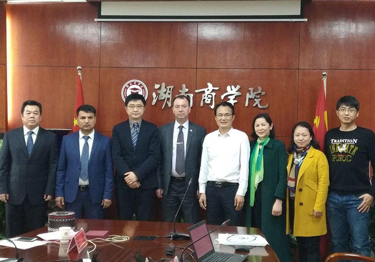 Представители Международного университета туризма «Шелковый путь» посетили Хунаньский университет