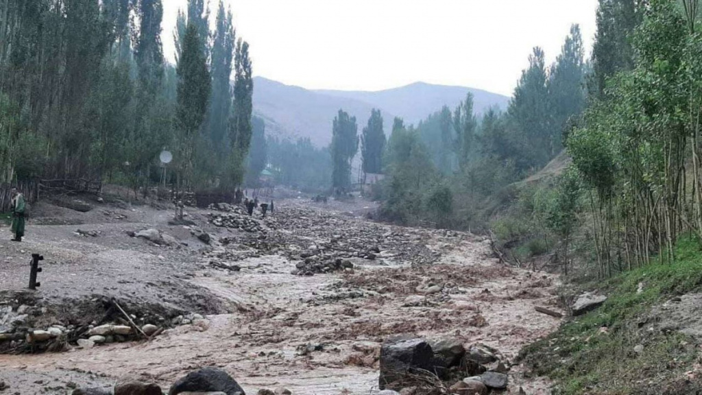 Из-за сильных дождей в девяти регионах Узбекистана ожидаются селе-паводковые явления