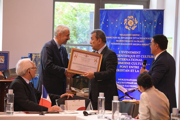 Узбекистан передал ЮНЕСКО и крупнейшим музеям Франции копии уникальных документов 