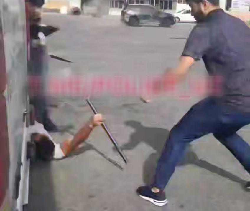 Парни из Ферганы устроили драку с поножовщиной и наездом машины. Видео