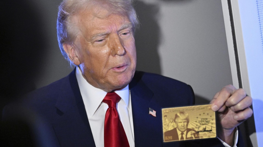 Гражданство за миллион долларов. Трамп запустил программу "золотых карт"