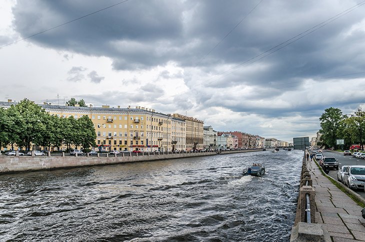 Узбекистанец столкнул женщину в канал в Санкт-Петербурге  