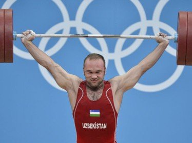 Спортсмены из Узбекистана вошли в десятку сильнейших тяжелоатлетов мира