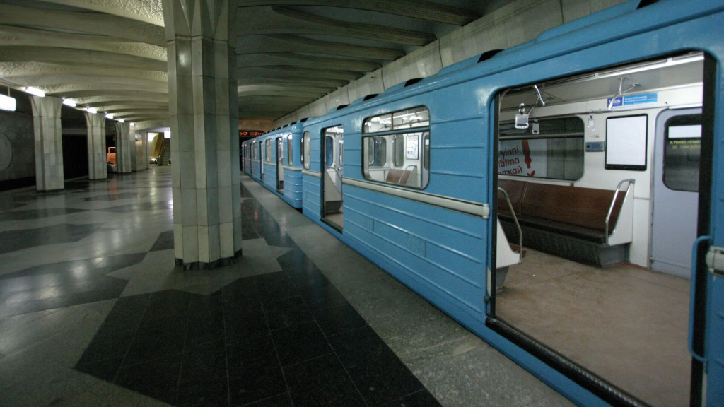 В Ташкентском метро произошел очередной сбой. Поезд стоял в туннеле около 7 минут  