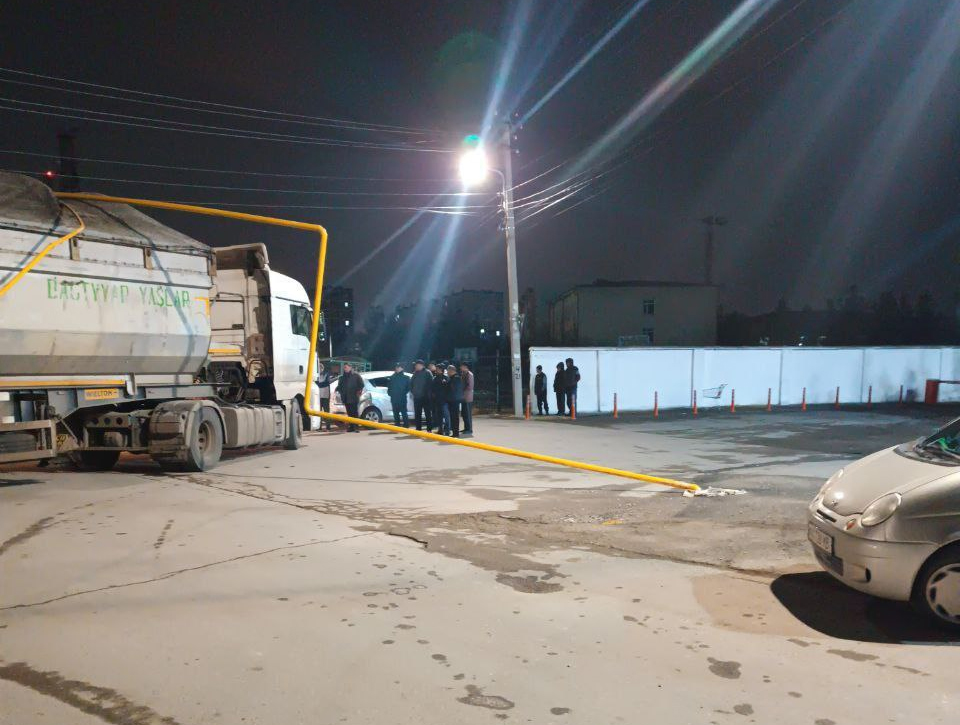 В Ташкенте грузовик повредил газопровод, оставив без газа тысячи квартир 