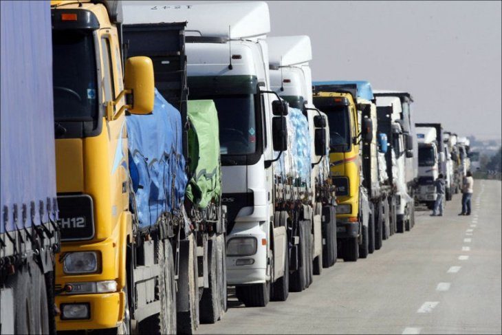 Одиннадцать водителей из Узбекистана застряли на границе Ирана и Туркменистана из-за коронавируса 