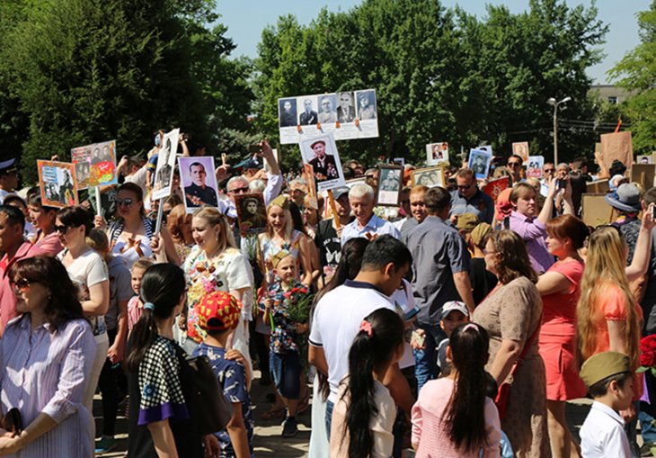 "Бессмертный полк" в Ташкенте прошагает по тротуарам и дорожкам. Акцию организуют активисты, хокимият пока не комментирует 
