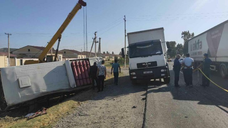 В Самаркандской области автобус столкнулся с грузовиком. 22 пассажира получили ранения, один погиб 